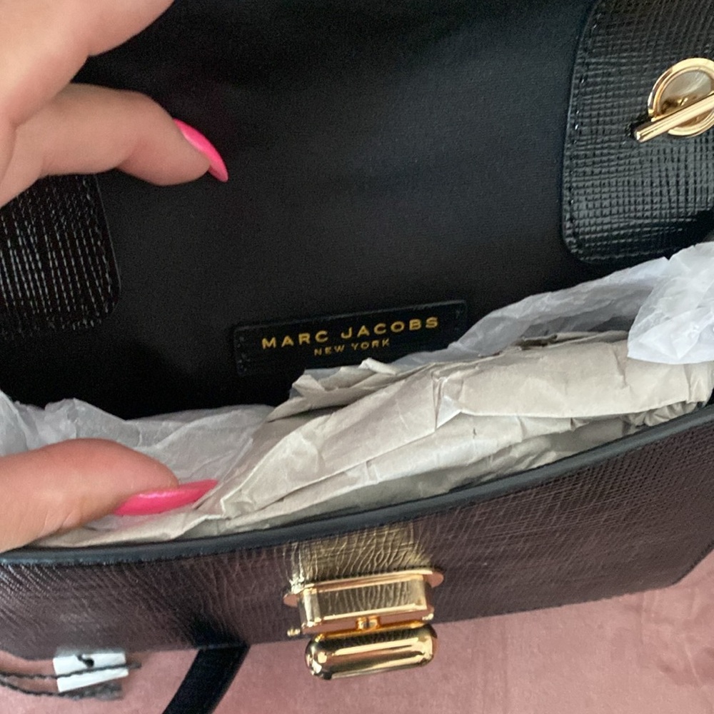 MARC JACOBS Turnlock Crossbody Bag Like New Condition! - Picture 9 of 14